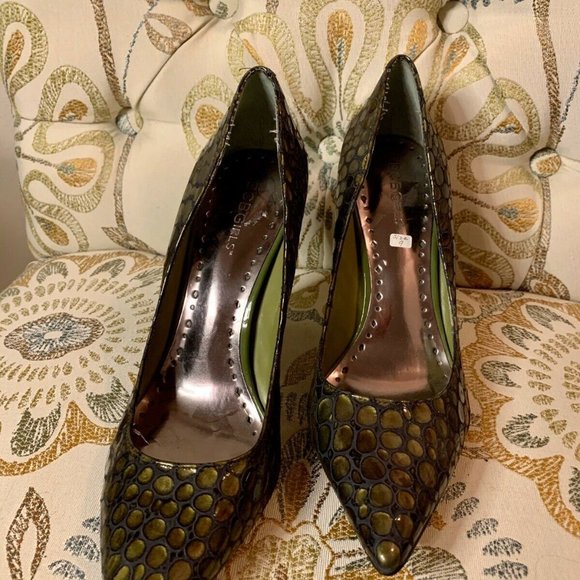 EUC@@ BCBG girls Green Lime Pointy Toe Heels 9 - Picture 2 of 4